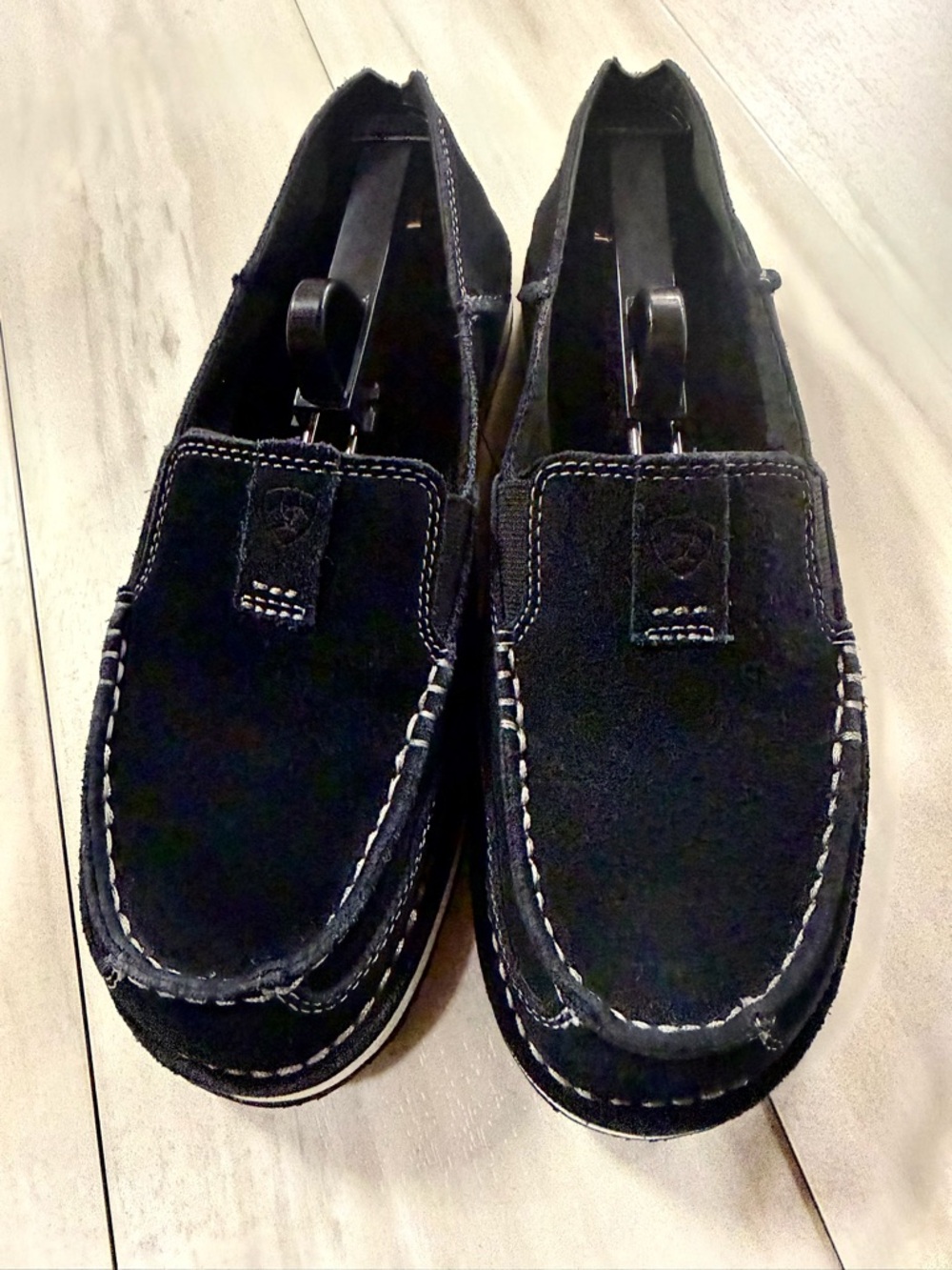 RARE Ariat women’s cruisers black suede